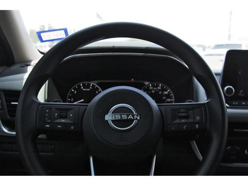 Used 2024 Nissan Rogue SV FWD image 9