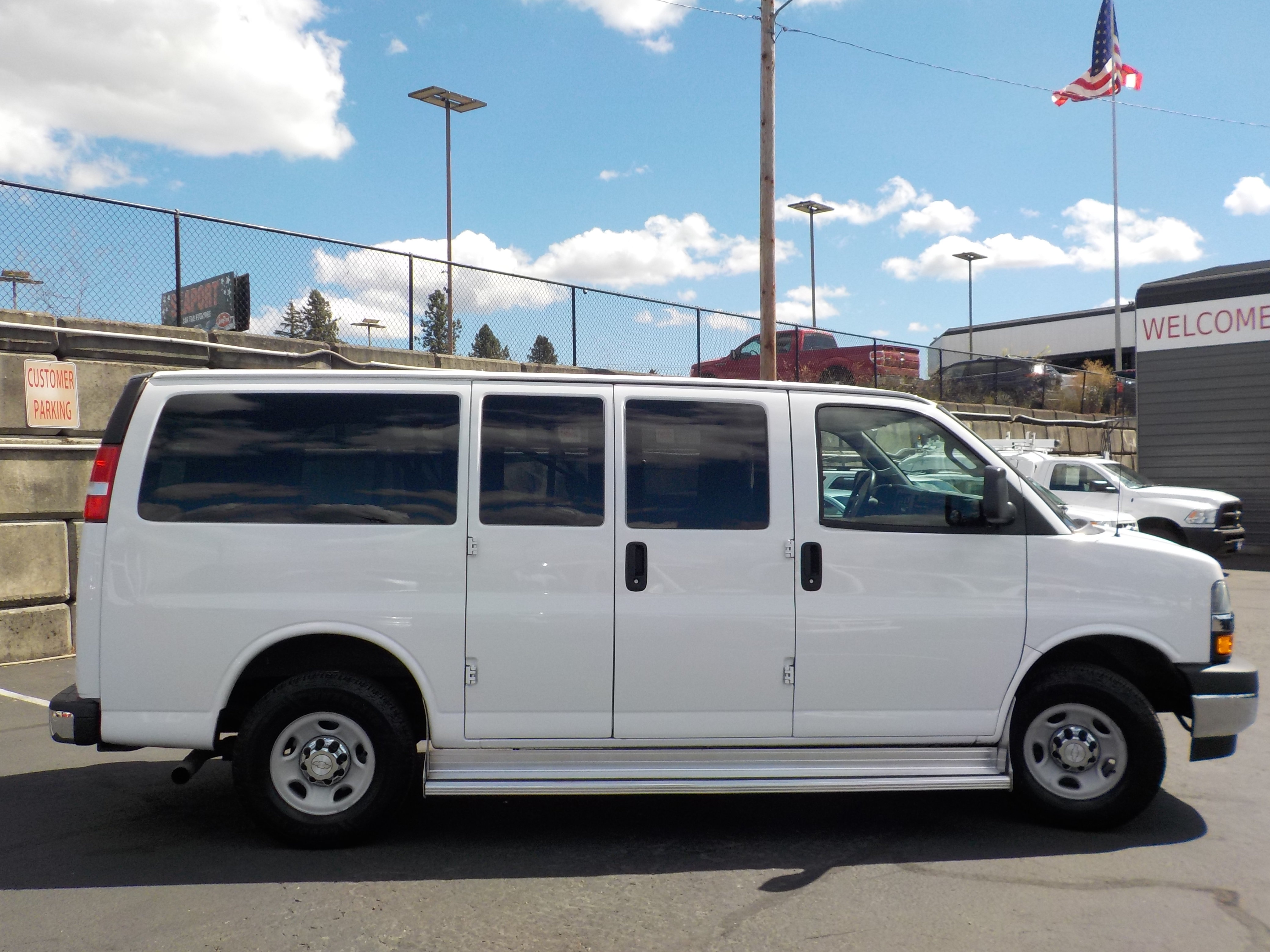 Used 2017 Chevrolet Express 3500 LT w/ LT Preferred Equipment Group RWD image 6