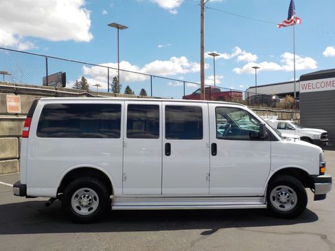 Used 2017 Chevrolet Express 3500 LT w/ LT Preferred Equipment Group RWD image 6