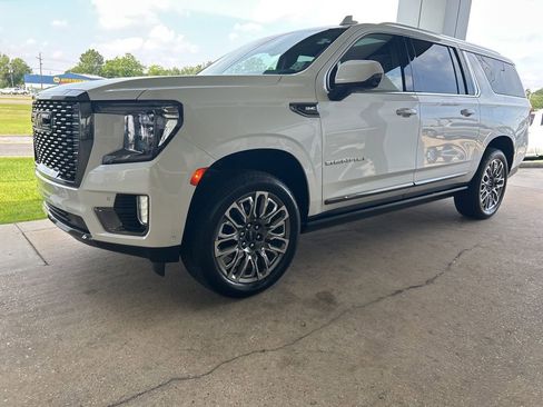 Used 2024 GMC Yukon XL Denali Ultimate AWD/4WD image 4