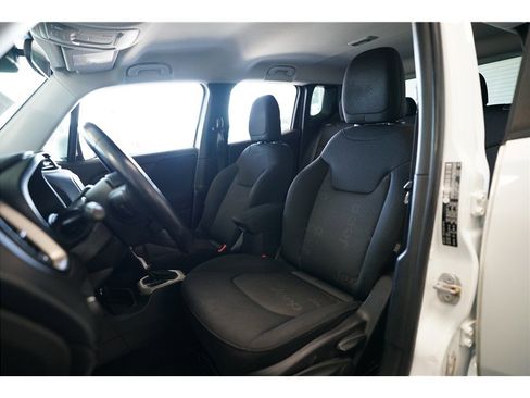 Used 2017 Jeep Renegade Latitude image 11