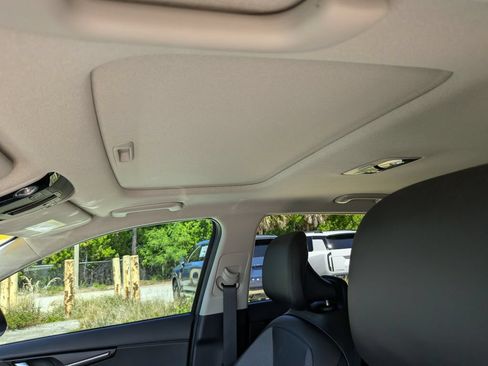 Certified 2025 Kia Niro EX Touring FWD image 20