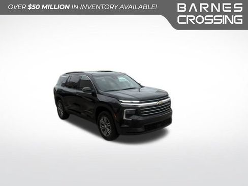 Used 2025 Chevrolet Traverse LT FWD image 1