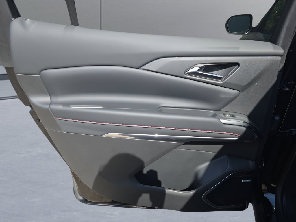 New 2026 Chevrolet Traverse RS w/ LPO, Floor Liner Package AWD/4WD image 23