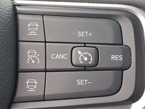 Used 2023 Jeep Wagoneer L Series II AWD/4WD image 15