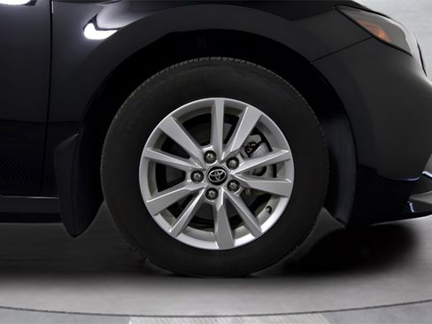 Used 2025 Toyota Camry LE image 9