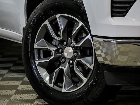 Used 2025 Chevrolet Silverado 1500 LT image 3