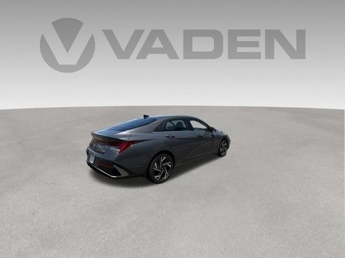 New 2026 Hyundai Elantra Limited FWD image 5