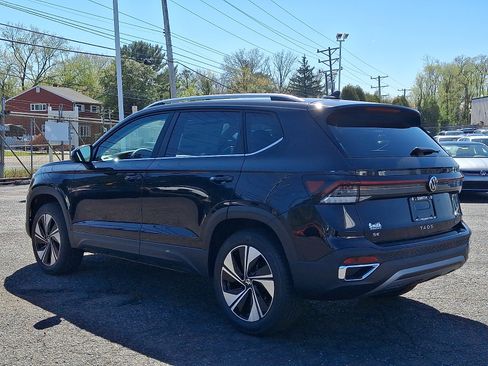 New 2026 Volkswagen Taos SE AWD/4WD image 3
