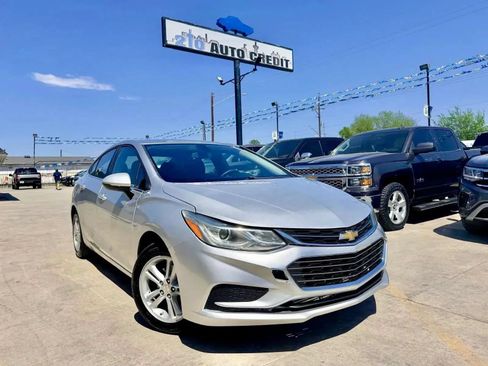 Used 2017 Chevrolet Cruze LT FWD image 1