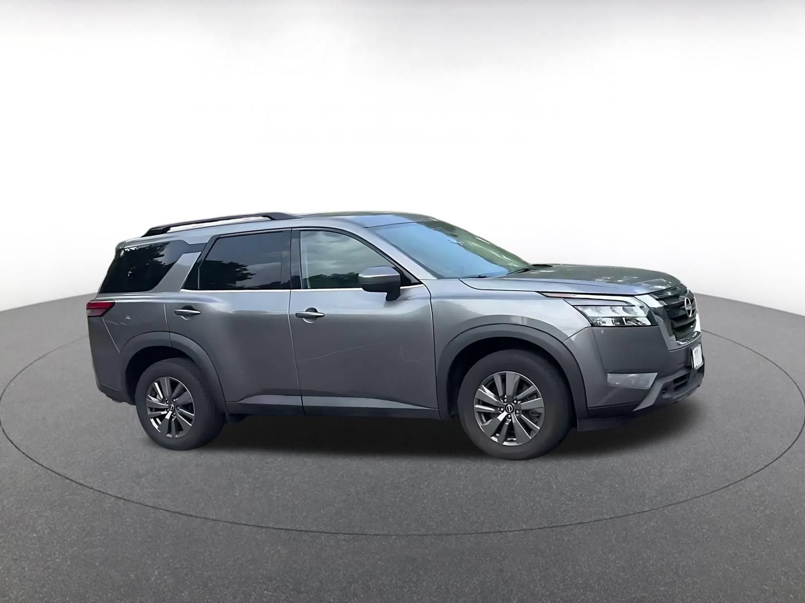 Used 2025 Nissan Pathfinder SV AWD/4WD image 2