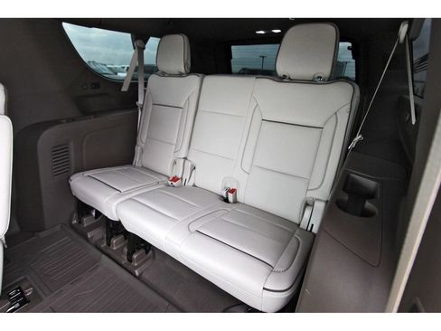 Used 2025 GMC Yukon XL Denali w/ Sun & Power Step Package image 13