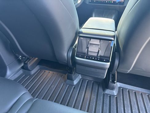 Used 2023 Tesla Model X image 6