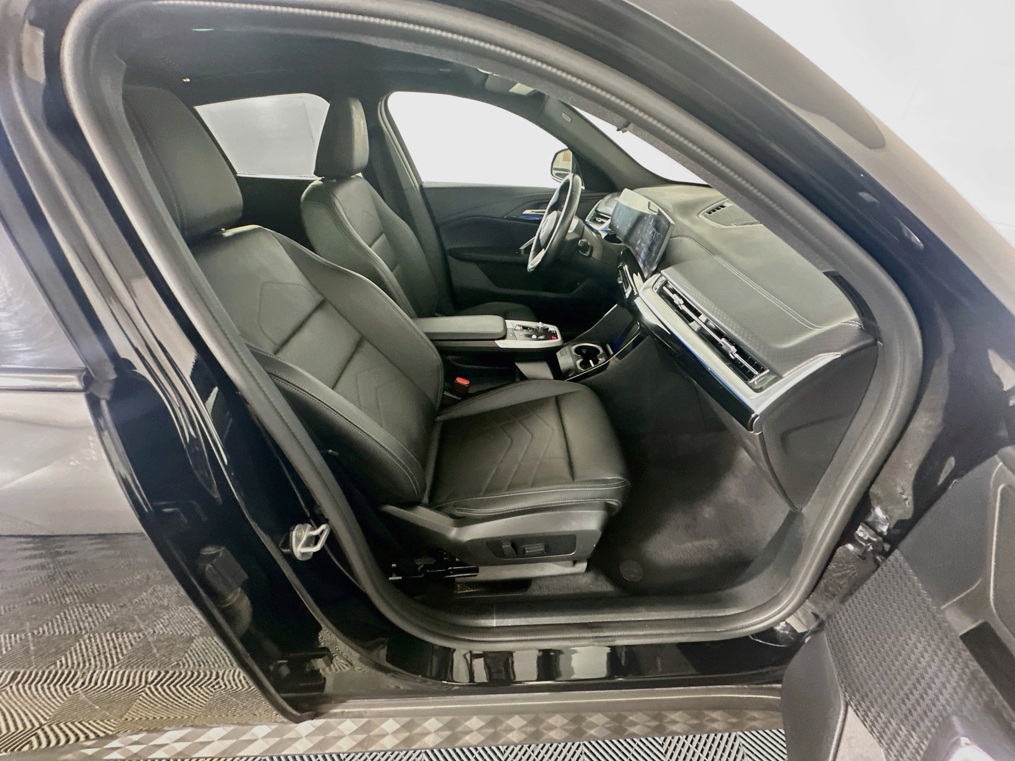 Used 2026 BMW X2 xDrive28i AWD/4WD image 31