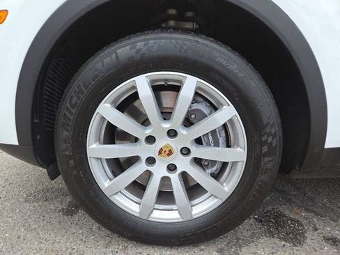 Used 2022 Porsche Cayenne AWD/4WD image 27