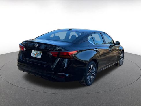 Used 2025 Nissan Altima 2.5 SV image 14