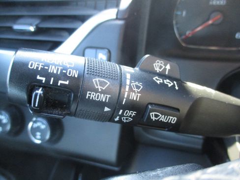 Used 2017 Chevrolet Suburban LT image 26