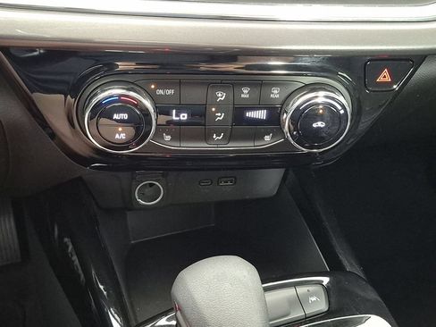 Used 2025 Chevrolet Trax ACTIV w/ Driver Confidence Package FWD image 27