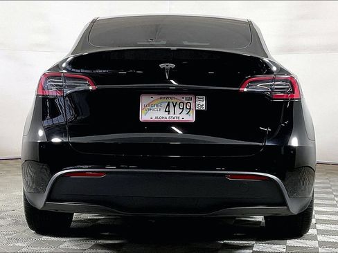 Used 2024 Tesla Model Y 2WD image 3