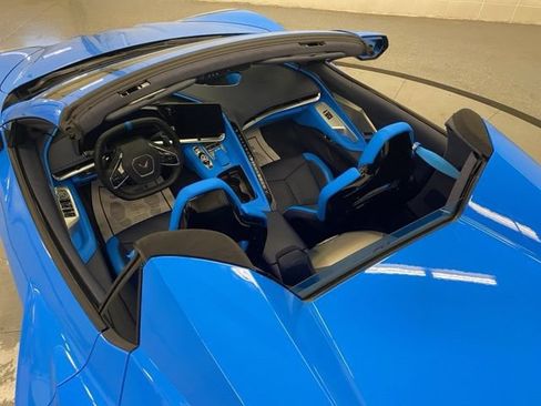 Used 2023 Chevrolet Corvette Stingray Premium Conv w/ Z51 Performance Package RWD image 4