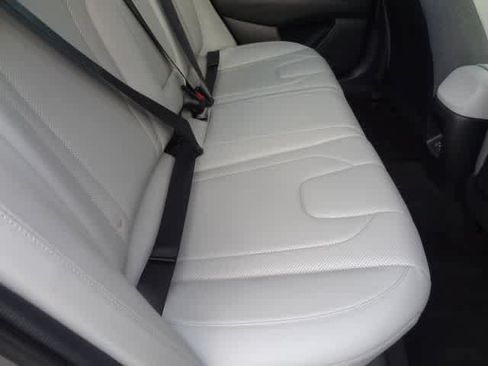 Used 2024 Hyundai Elantra Limited FWD image 11