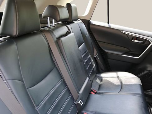 Used 2019 Toyota RAV4 XLE Premium w/ All Weather Liner Package FWD image 18