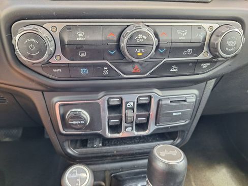 Used 2023 Jeep Wrangler Unlimited Sahara AWD/4WD image 18
