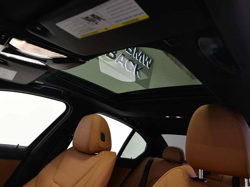 Used 2024 BMW 330i Sedan w/ Premium Package image 7