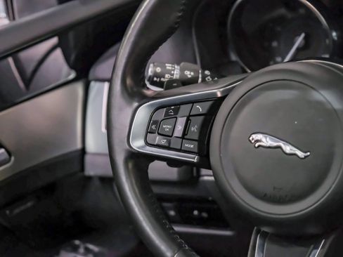 Used 2020 Jaguar XF Prestige image 15