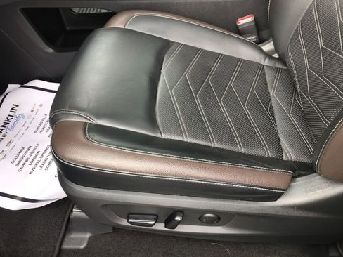 Used 2024 Nissan Pathfinder Platinum image 12