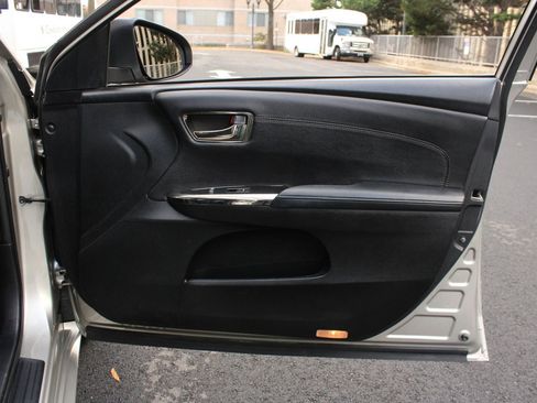 Used 2013 Toyota Avalon XLE Touring FWD image 32