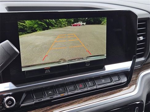 New 2025 GMC Sierra 1500 SLE image 12