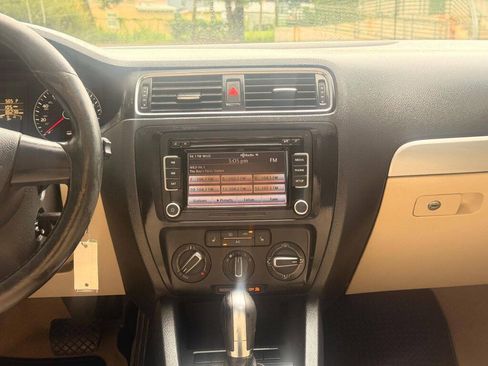Used 2013 Volkswagen Jetta SE FWD image 11