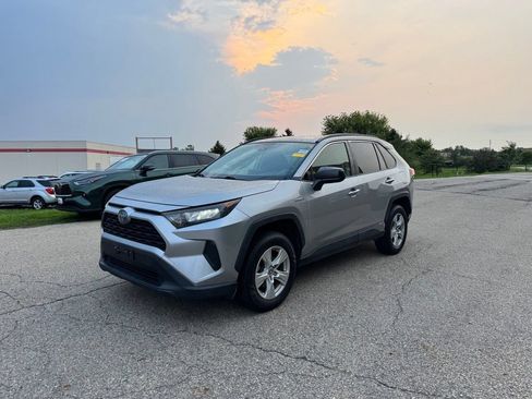Used 2019 Toyota RAV4 LE w/ All Weather Liner Package AWD/4WD image 11