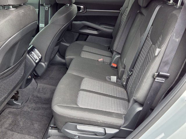 Used 2026 Kia Sorento LX FWD image 11