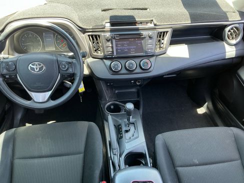 Used 2018 Toyota RAV4 LE w/ Carpet Mat Package FWD image 20