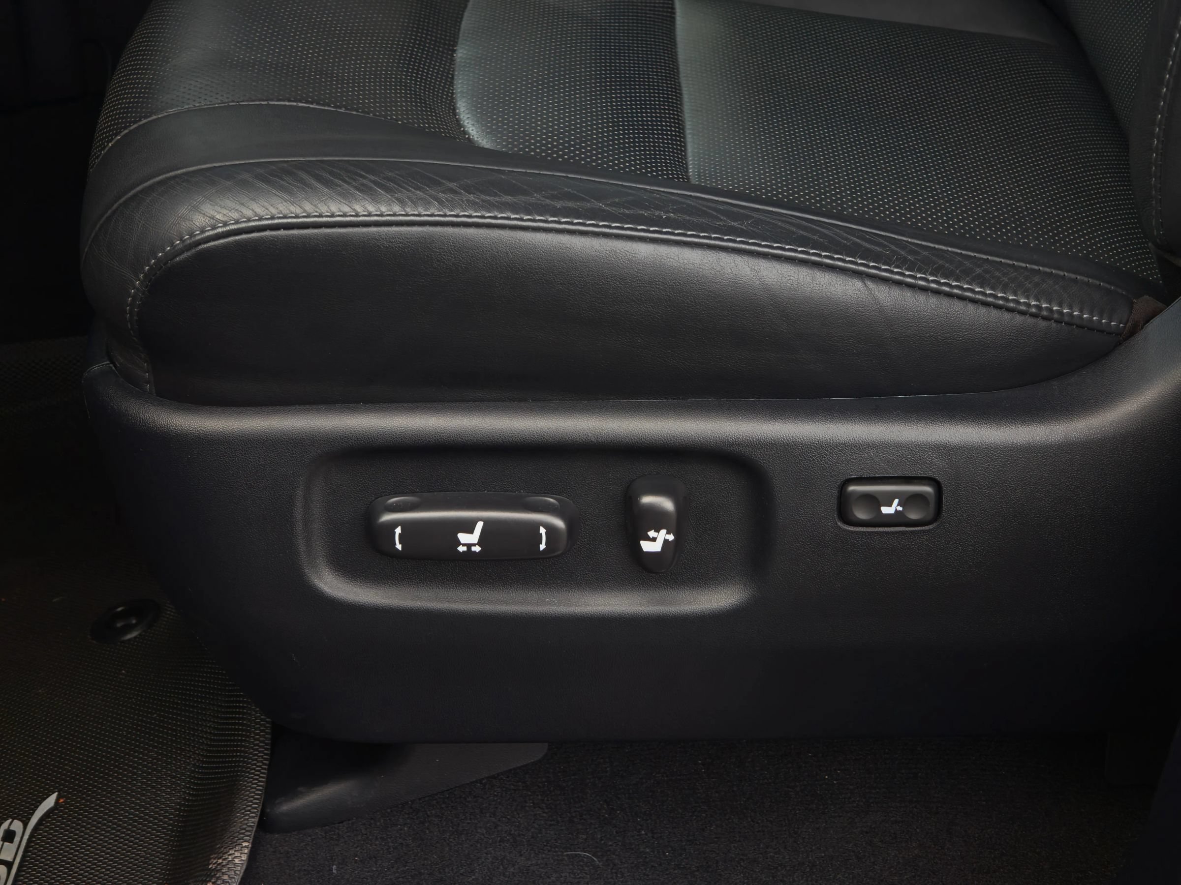 Used 2019 Toyota Land Cruiser AWD/4WD image 17