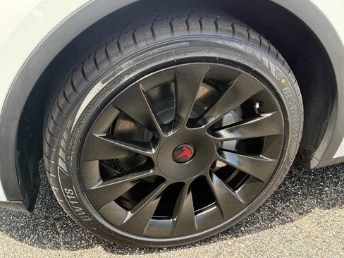 Used 2023 Tesla Model Y Long Range AWD/4WD image 13