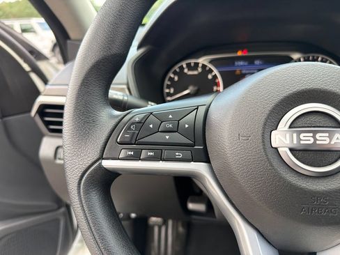 Used 2025 Nissan Altima 2.5 SV FWD image 16