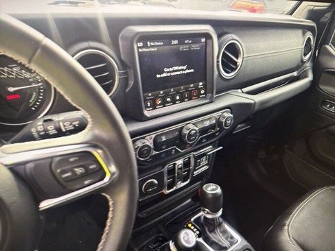 Used 2023 Jeep Wrangler Unlimited Sahara image 9