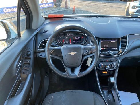 Used 2019 Chevrolet Trax LS image 19