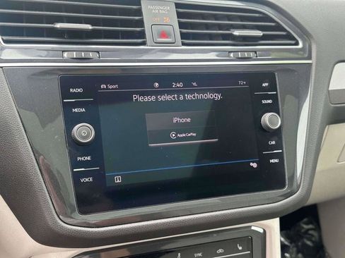 Used 2022 Volkswagen Tiguan SE w/ Panoramic Sunroof Package image 30