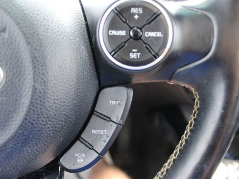 Used 2014 Kia Soul + w/ Primo Package FWD image 33