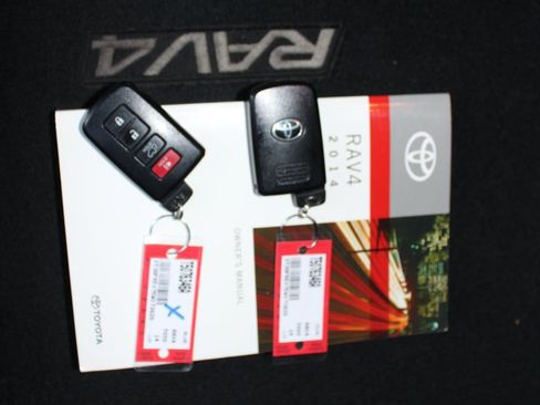 Used 2014 Toyota RAV4 Limited image 27