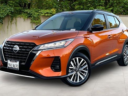 Used 2023 Nissan Kicks SR image 3