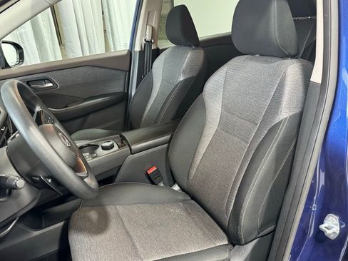 Used 2023 Nissan Rogue SV image 3