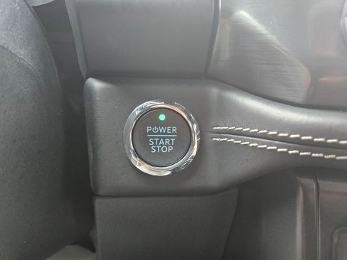 Used 2025 Ford F150 Lightning Platinum image 19