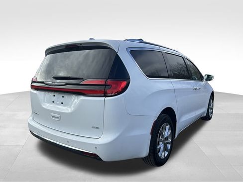Used 2021 Chrysler Pacifica Touring-L image 18