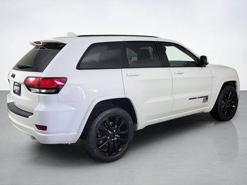 Used 2018 Jeep Grand Cherokee Altitude AWD/4WD image 3