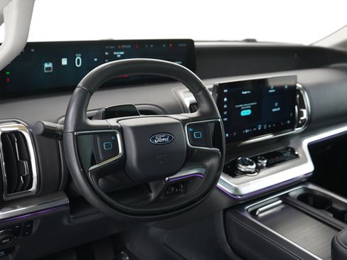 Used 2025 Ford Expedition Max Platinum image 27